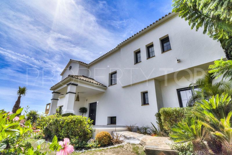 For sale villa in Guadalmina Alta with 5 bedrooms