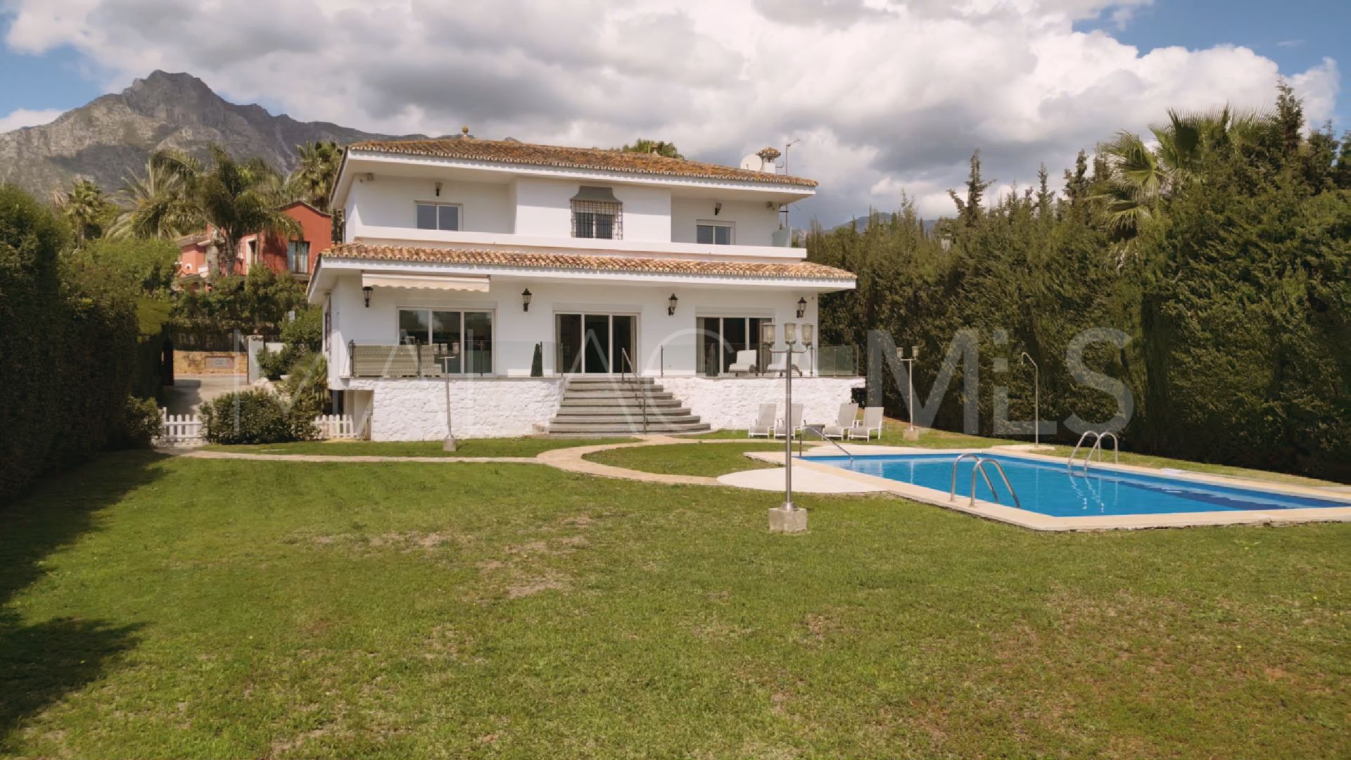 Villa for sale in Nagüeles