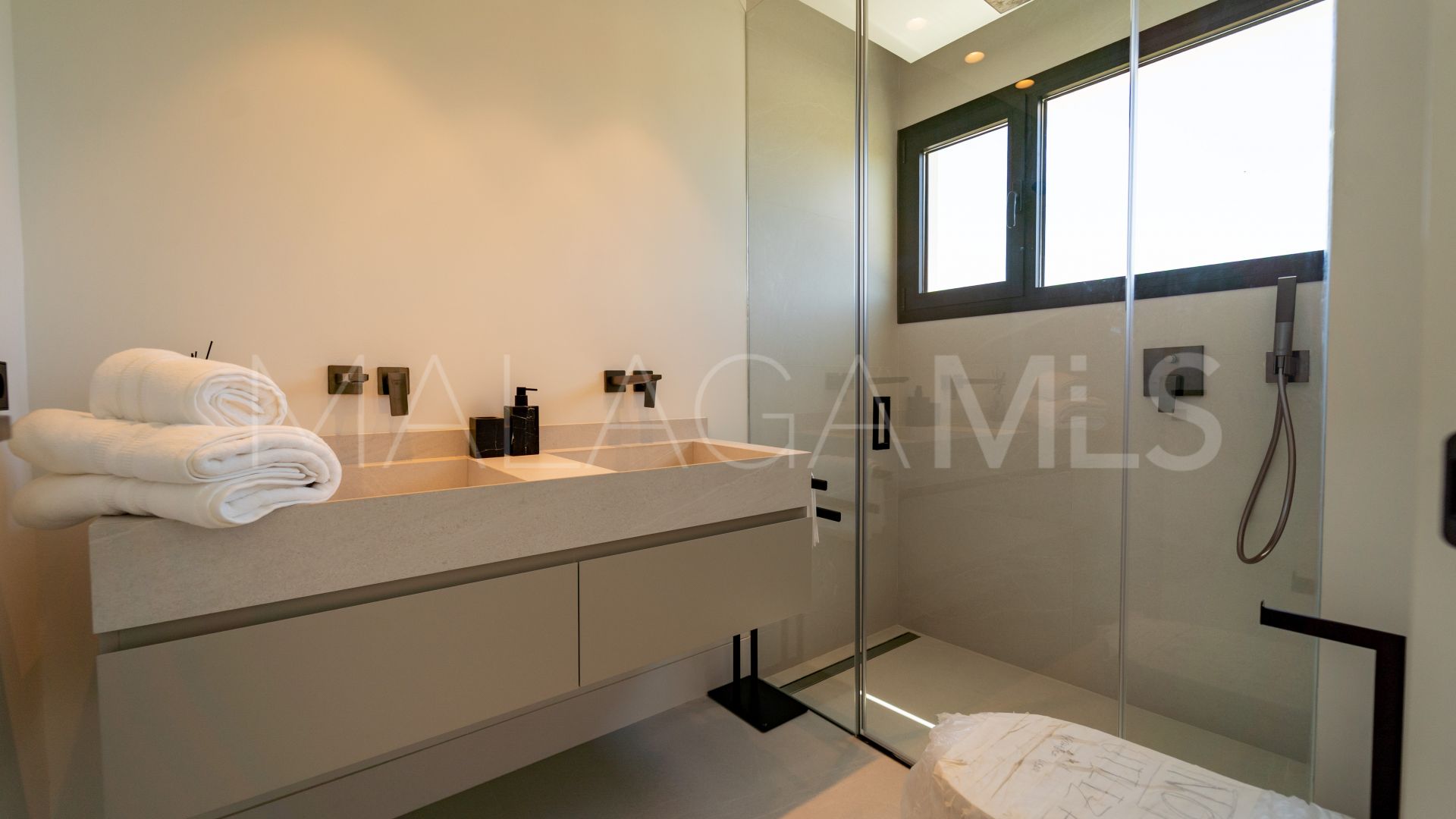 Villa for sale in Nueva Andalucia