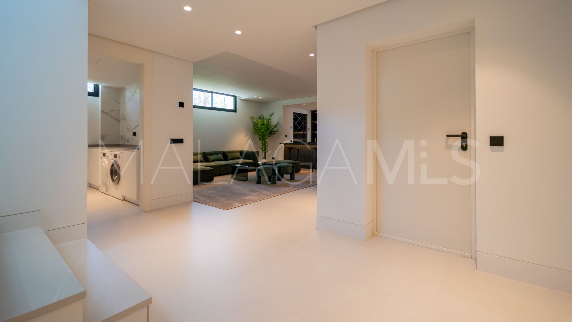 Villa for sale in Nueva Andalucia