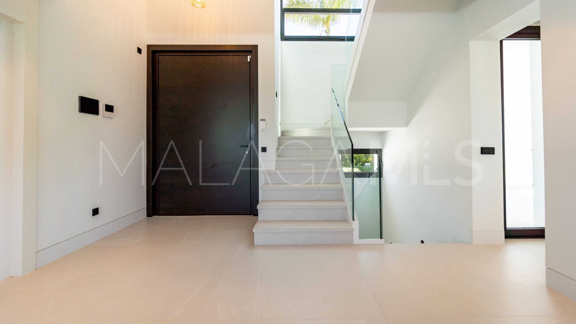 Villa for sale in Nueva Andalucia