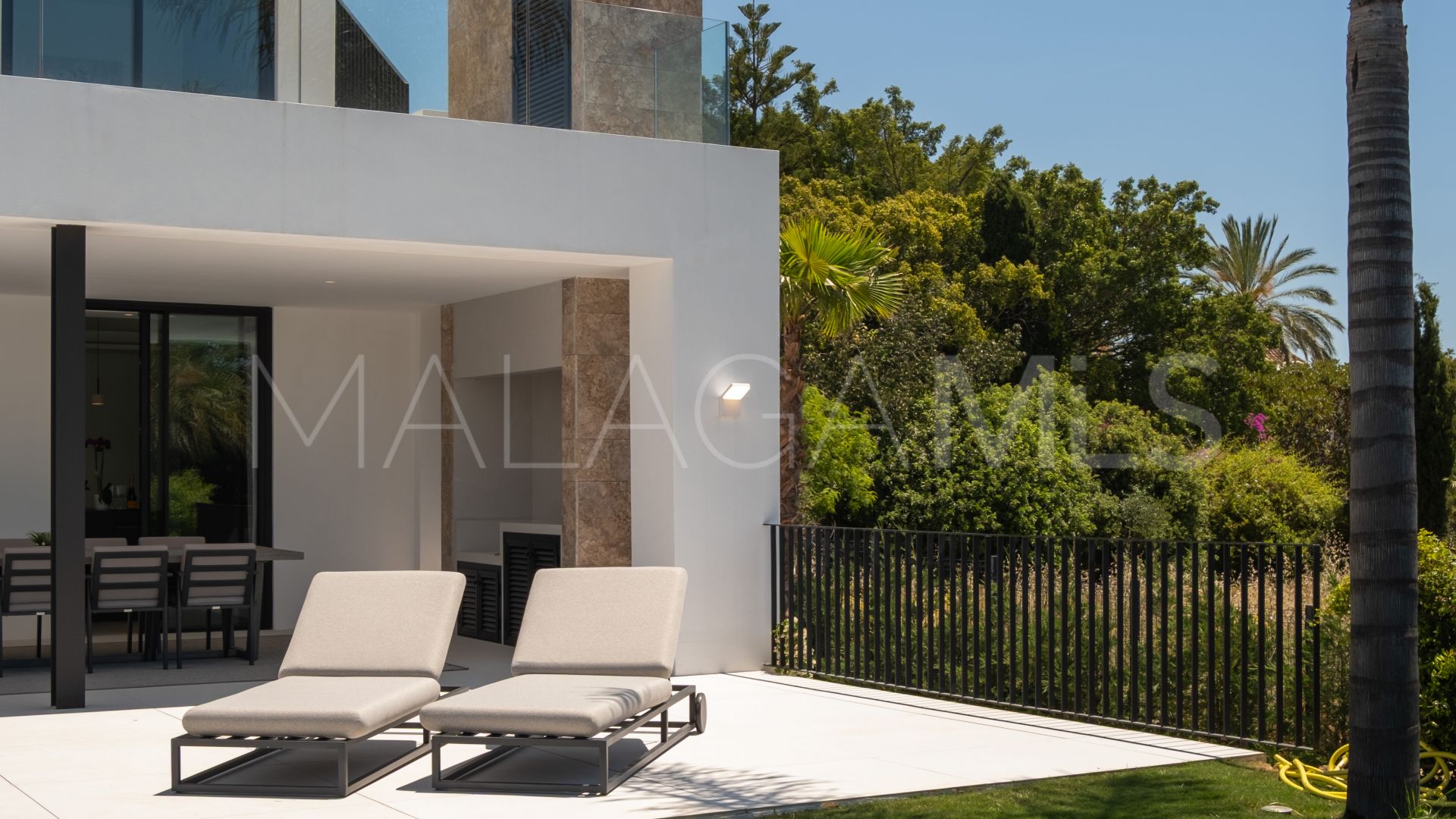 Villa for sale in Nueva Andalucia
