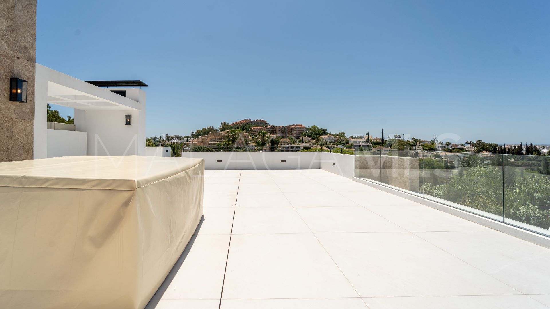 Villa for sale in Nueva Andalucia