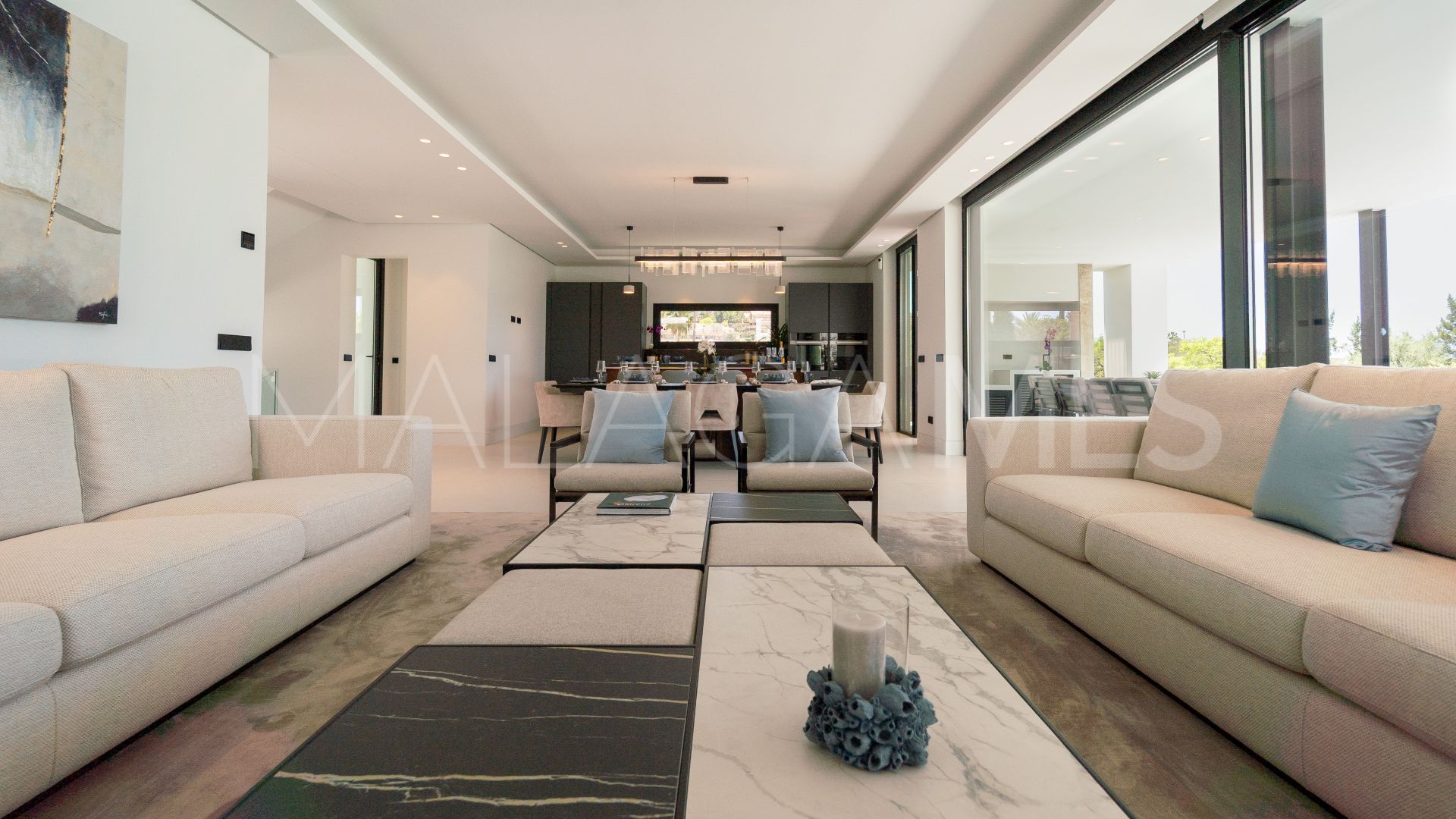 Villa for sale in Nueva Andalucia