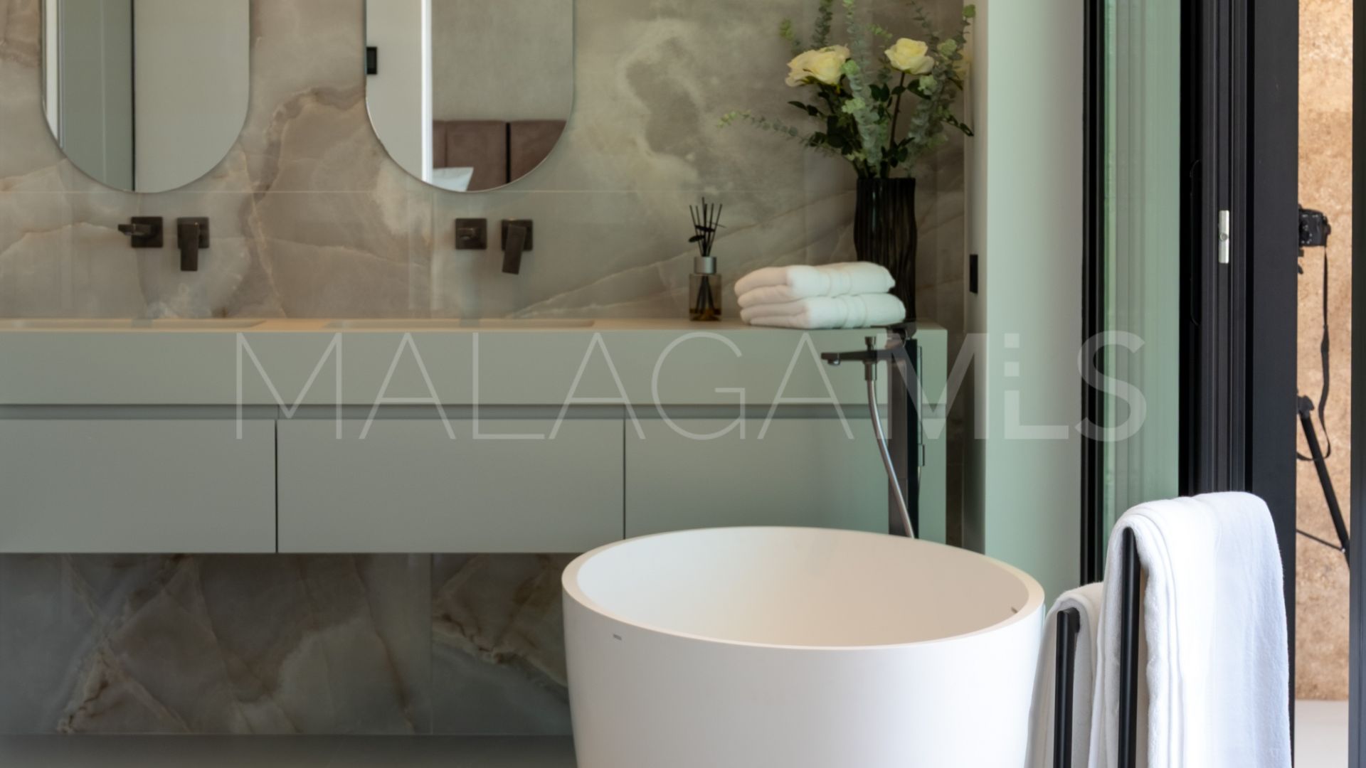Villa for sale in Nueva Andalucia