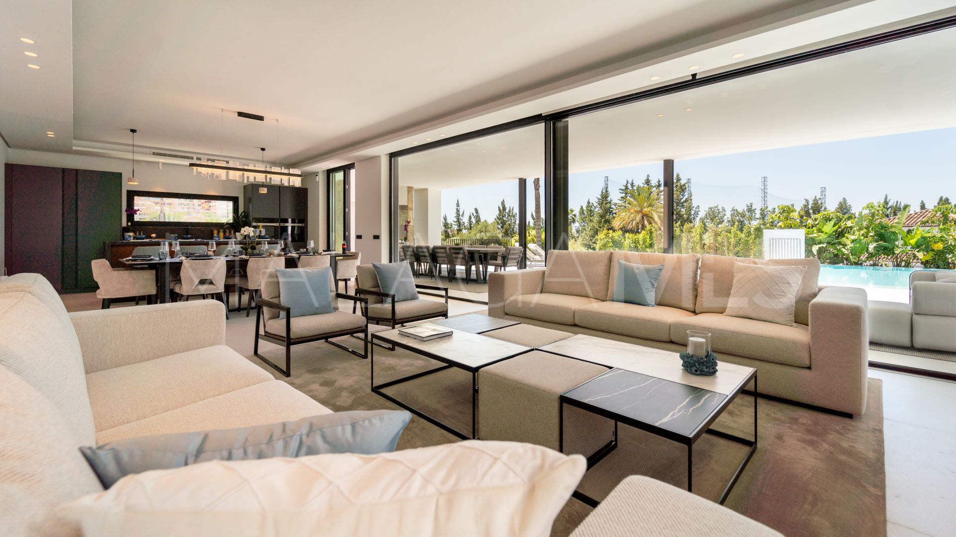 Villa for sale in Nueva Andalucia