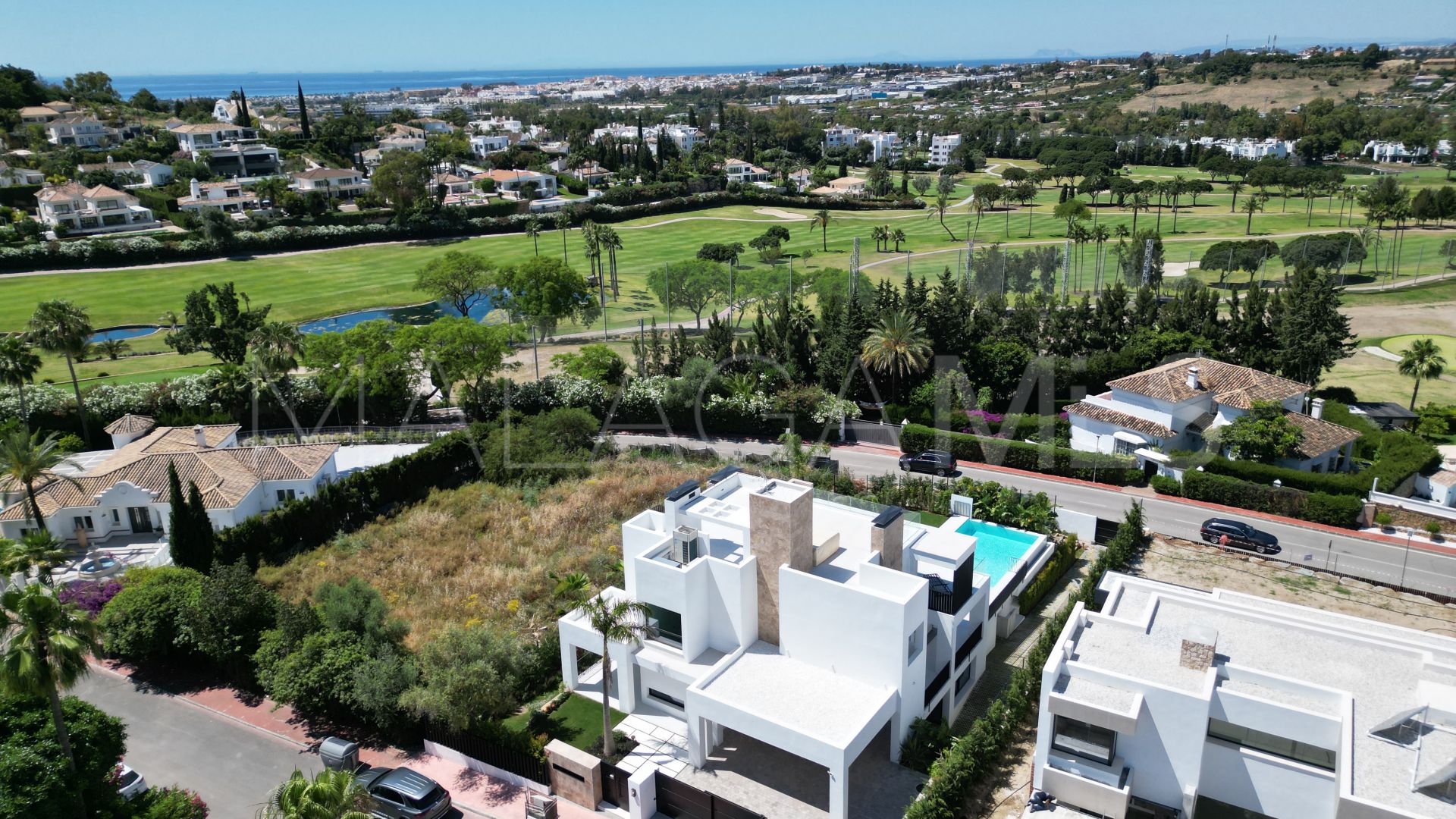 Villa for sale in Nueva Andalucia