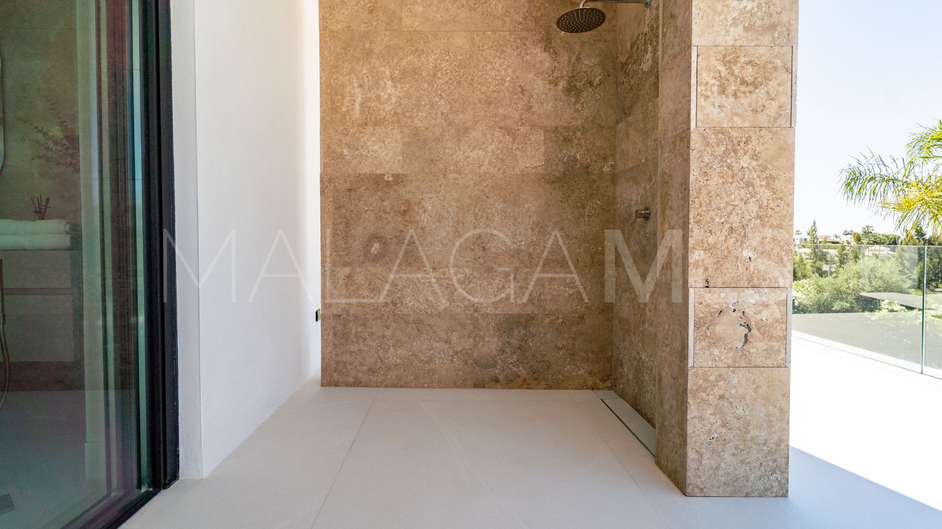 Villa for sale in Nueva Andalucia