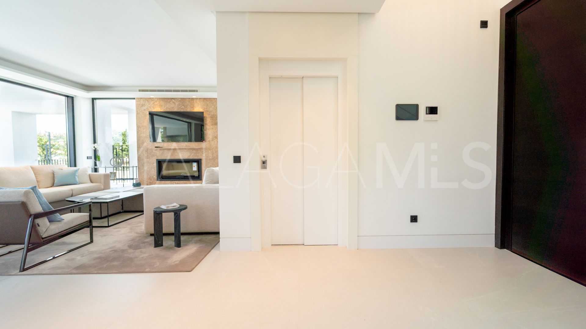 Villa for sale in Nueva Andalucia