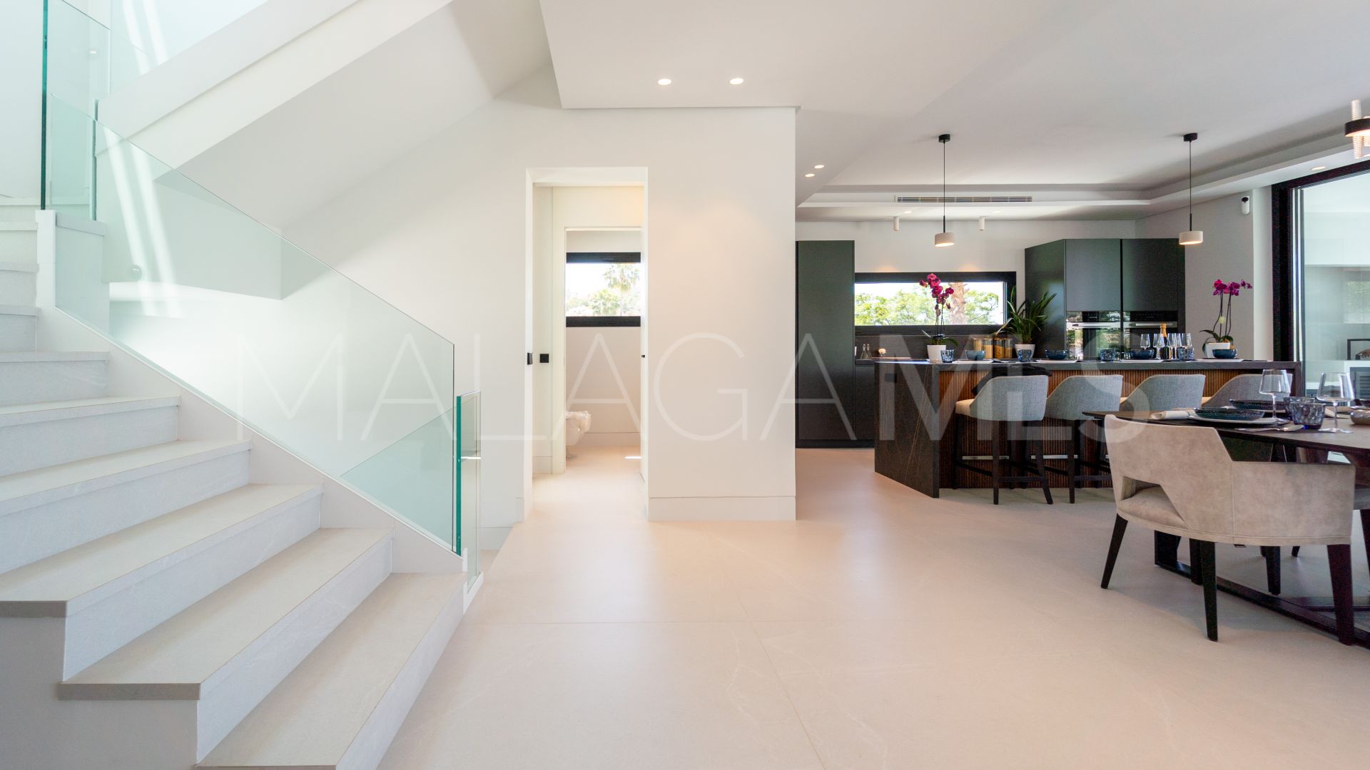 Villa for sale in Nueva Andalucia
