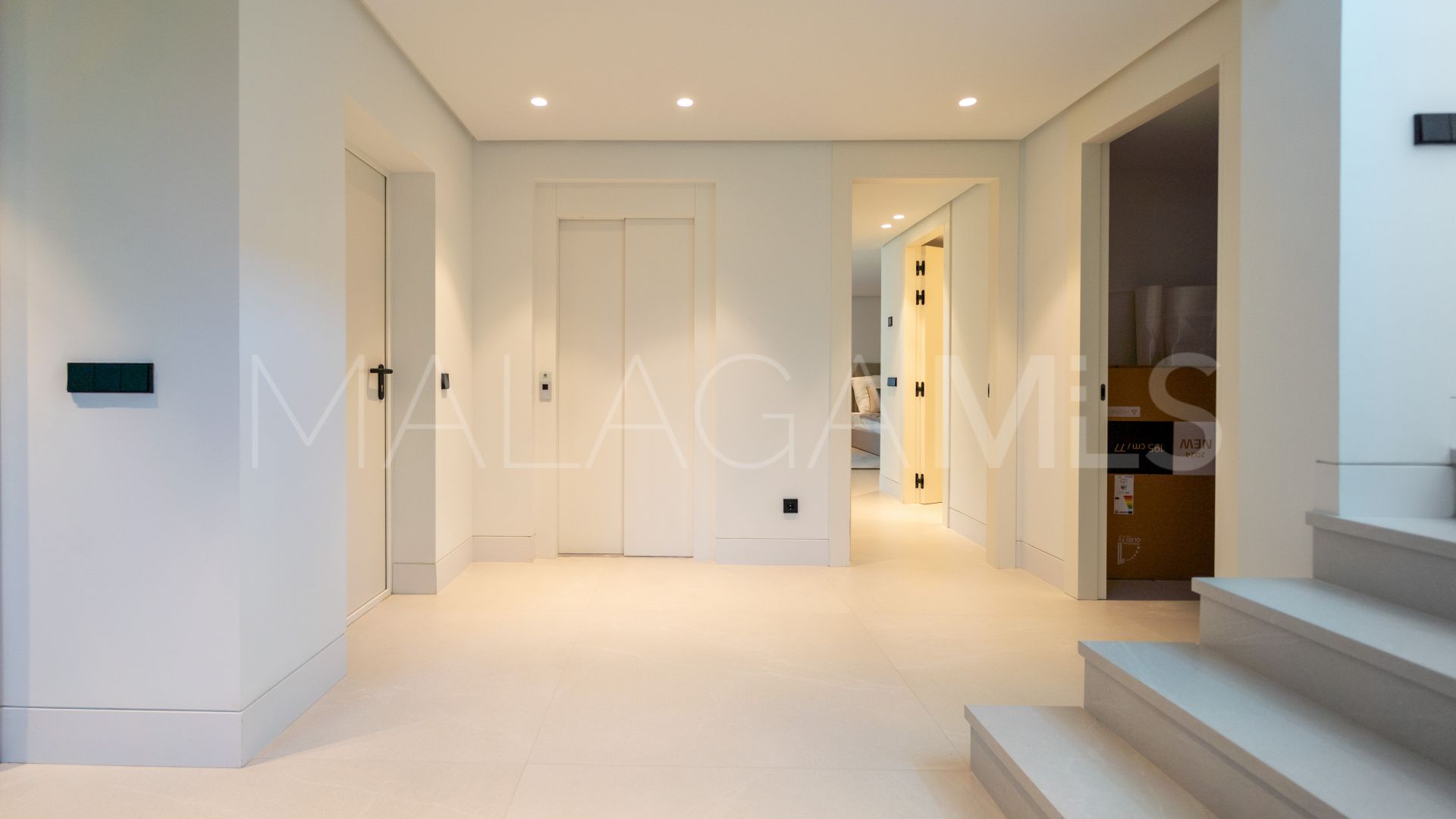 Villa for sale in Nueva Andalucia