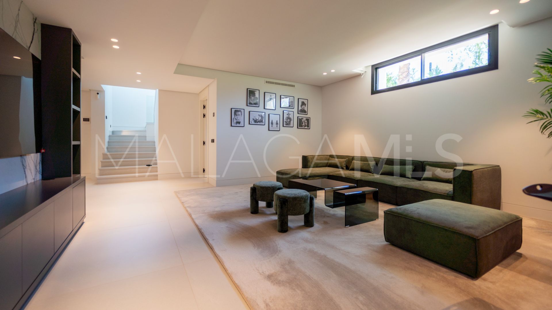 Villa for sale in Nueva Andalucia