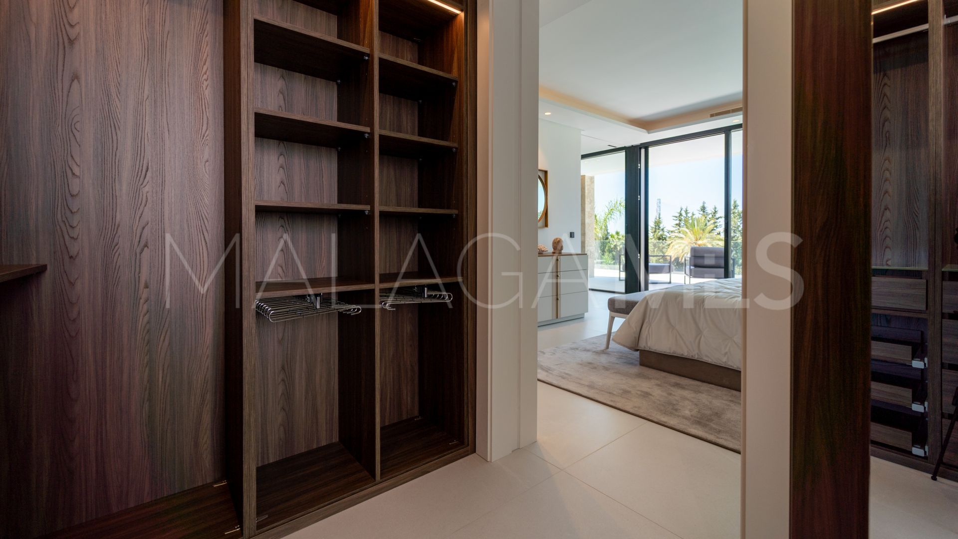 Villa for sale in Nueva Andalucia