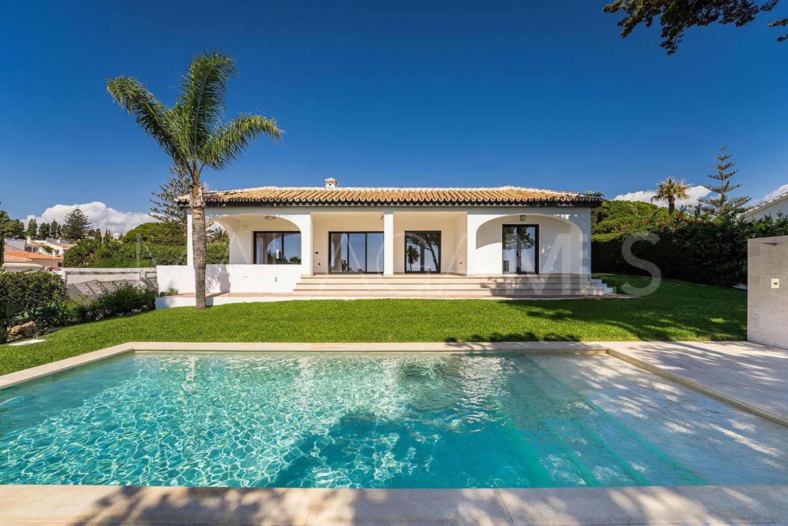 Villa for sale in El Chaparral
