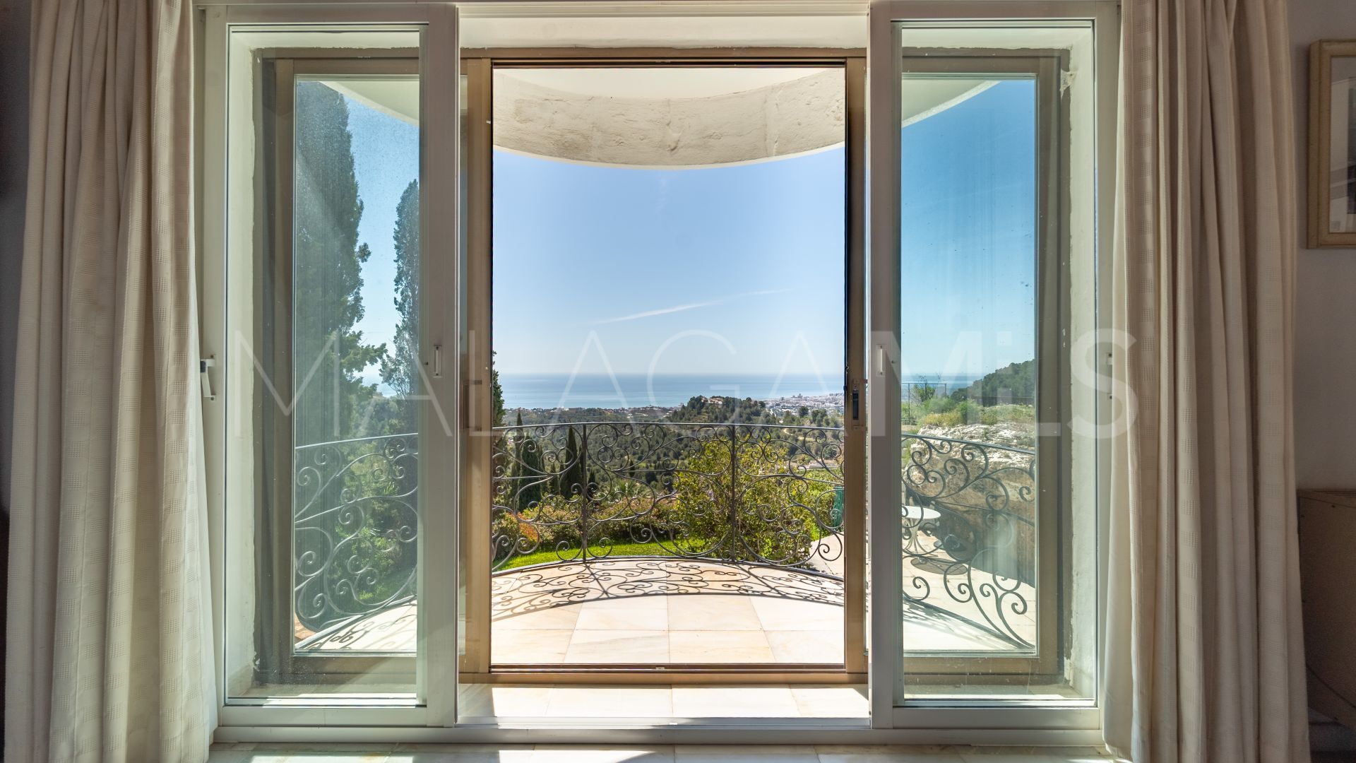 Villa for sale in Mijas
