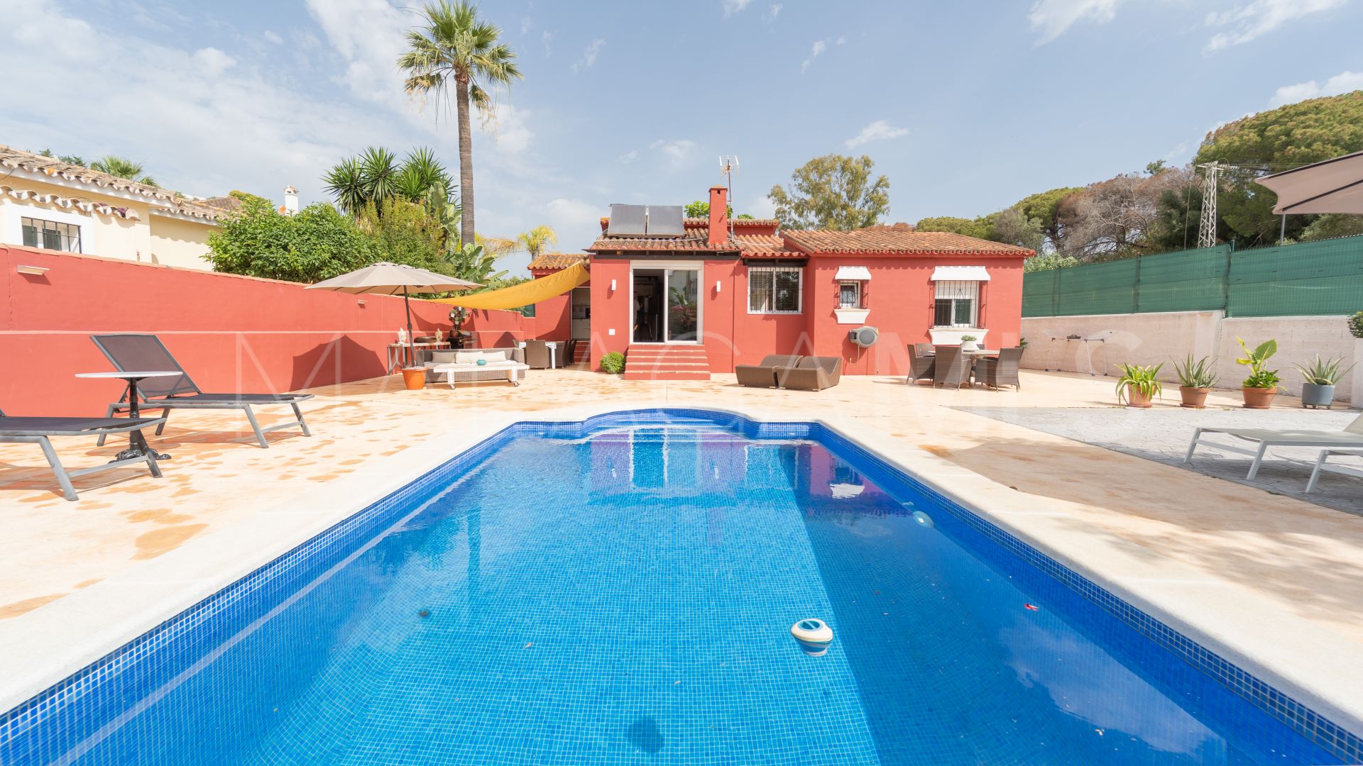 Villa for sale in Nueva Andalucia