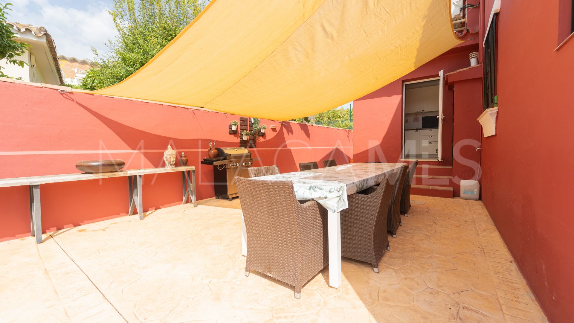 Villa for sale in Nueva Andalucia