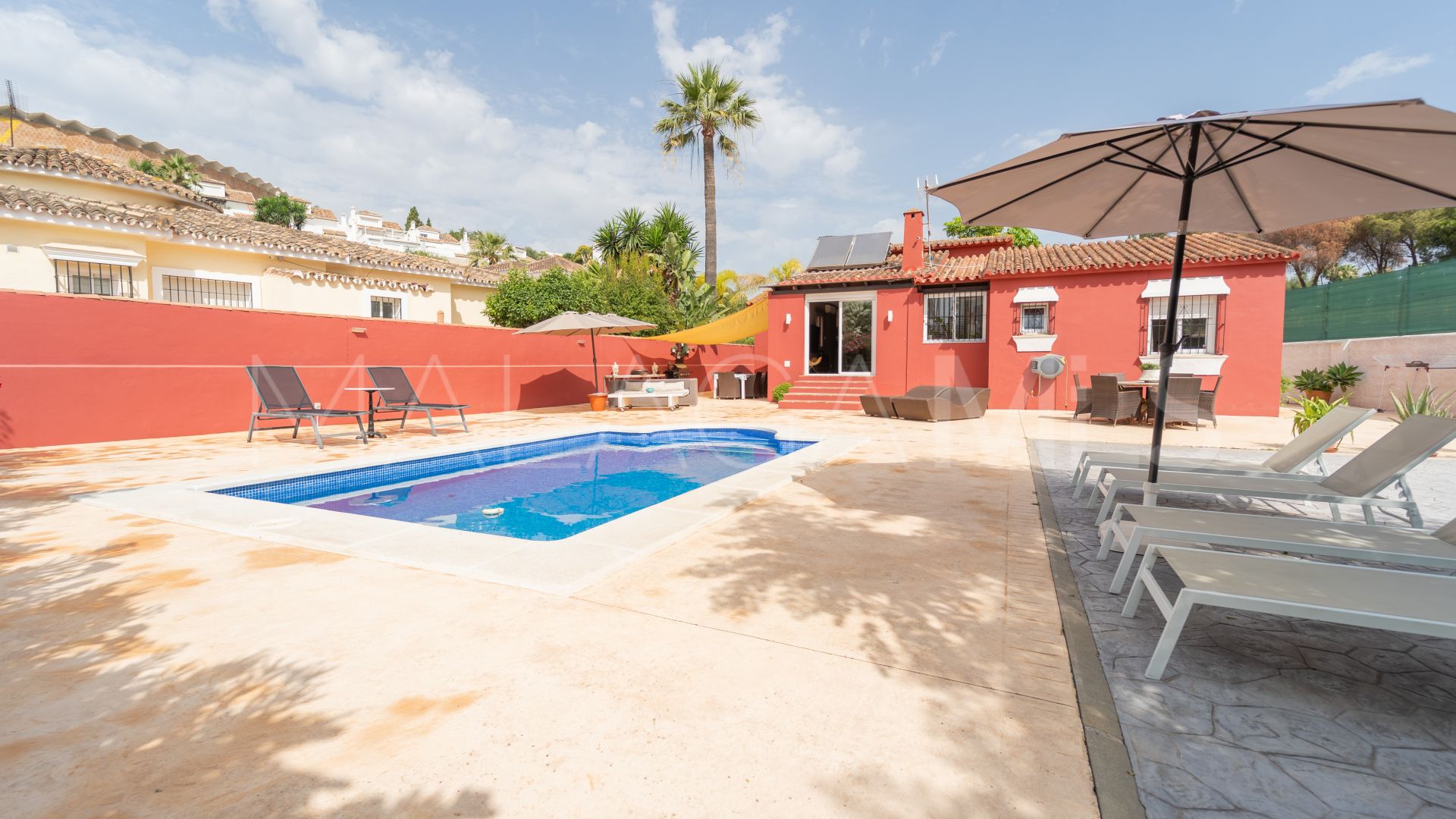 Villa for sale in Nueva Andalucia