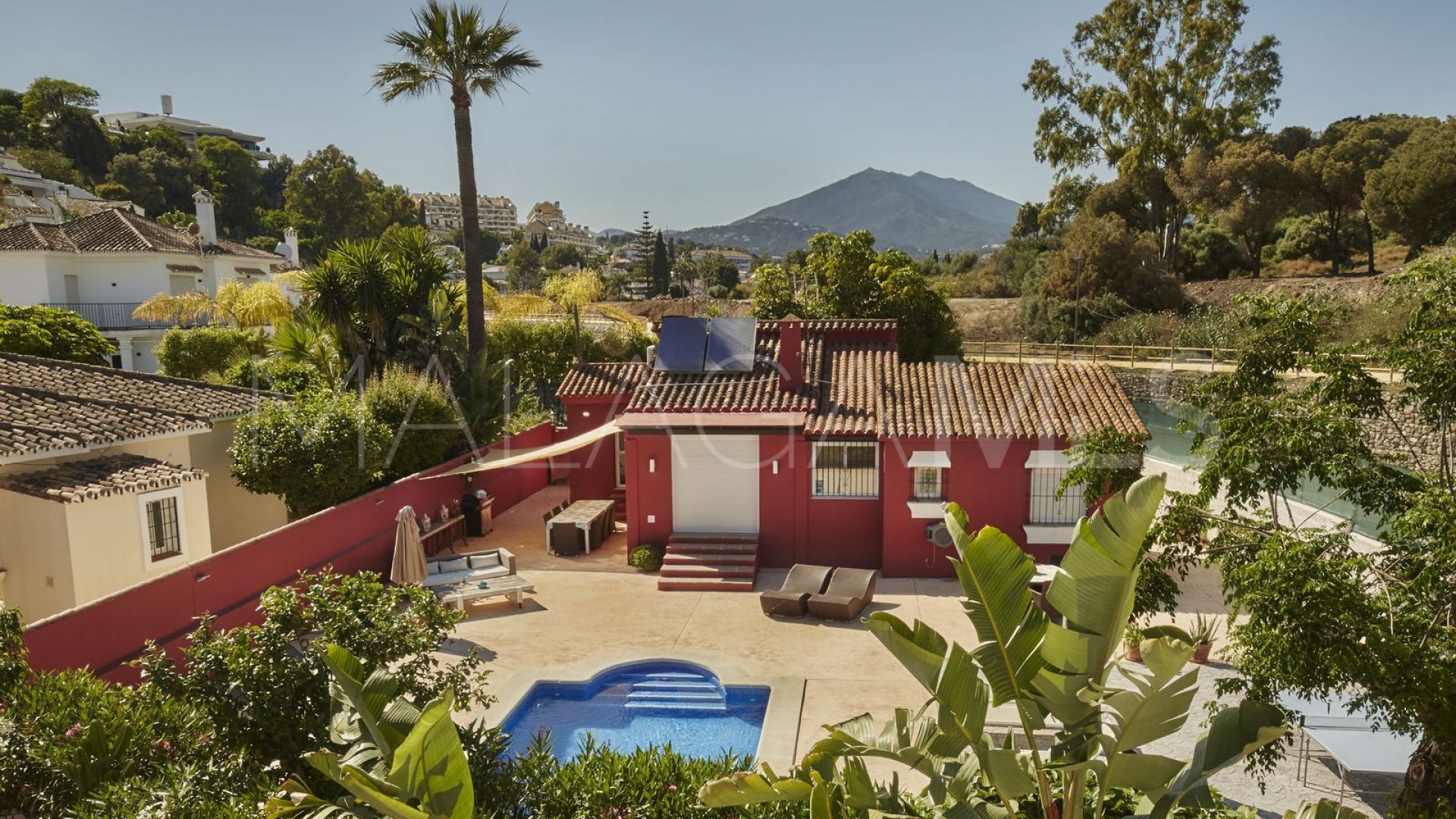 Villa for sale in Nueva Andalucia
