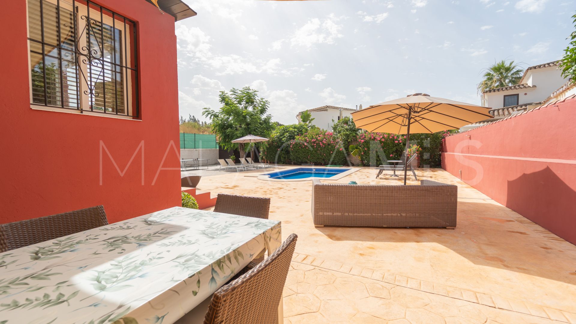 Villa for sale in Nueva Andalucia
