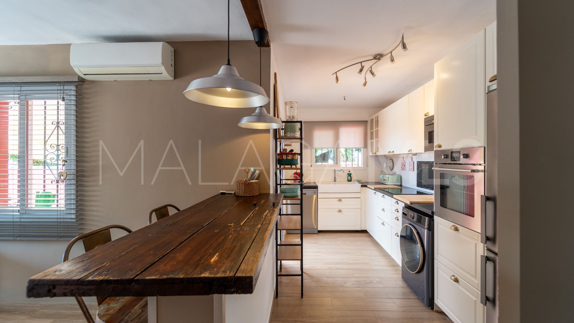 Villa for sale in Nueva Andalucia