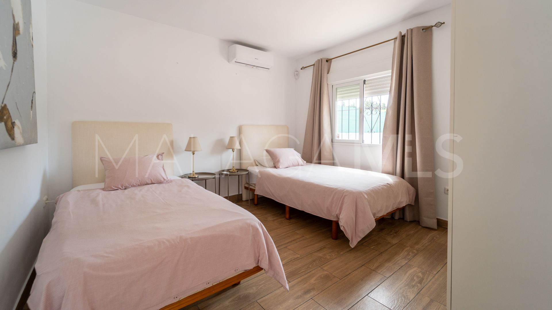 Villa for sale in Nueva Andalucia