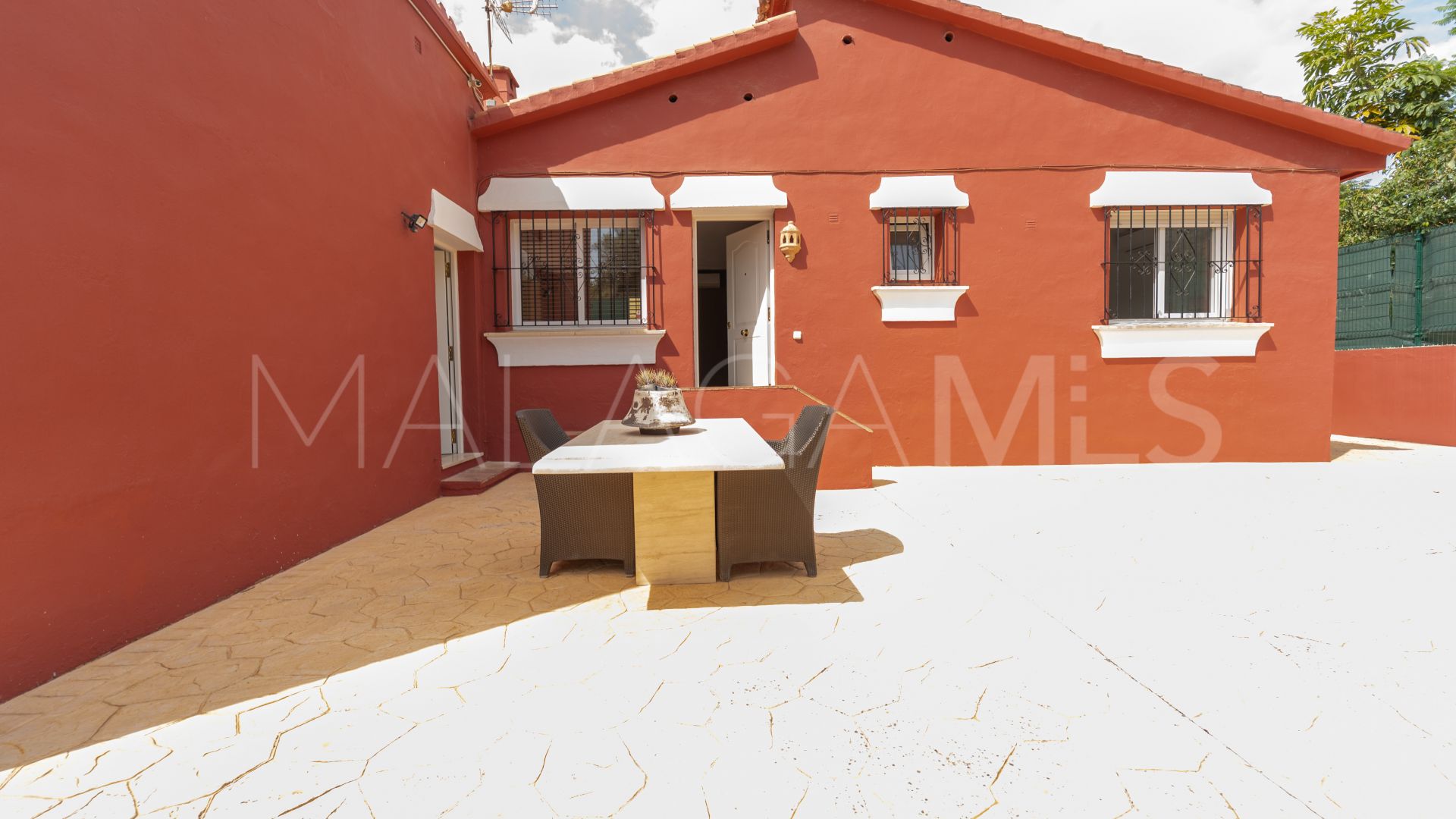 Villa for sale in Nueva Andalucia