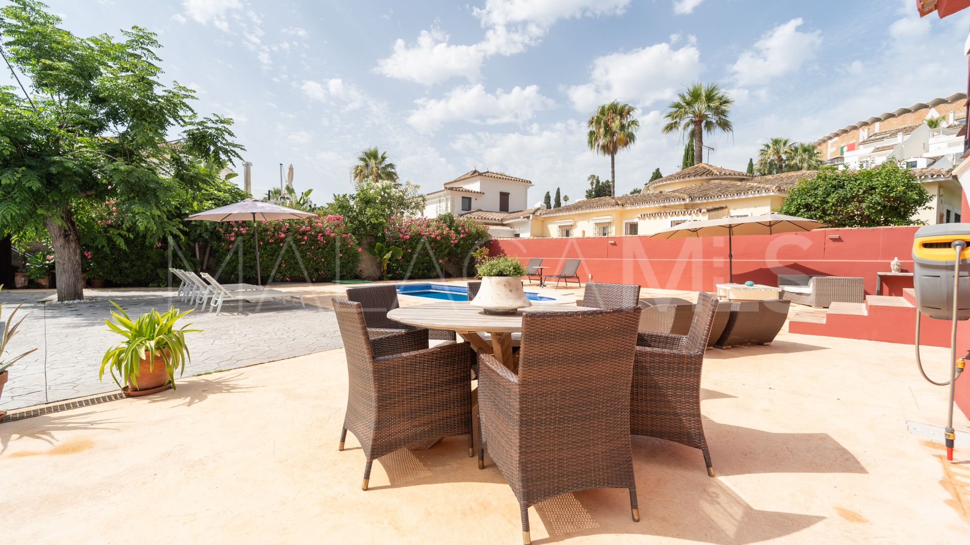 Villa for sale in Nueva Andalucia