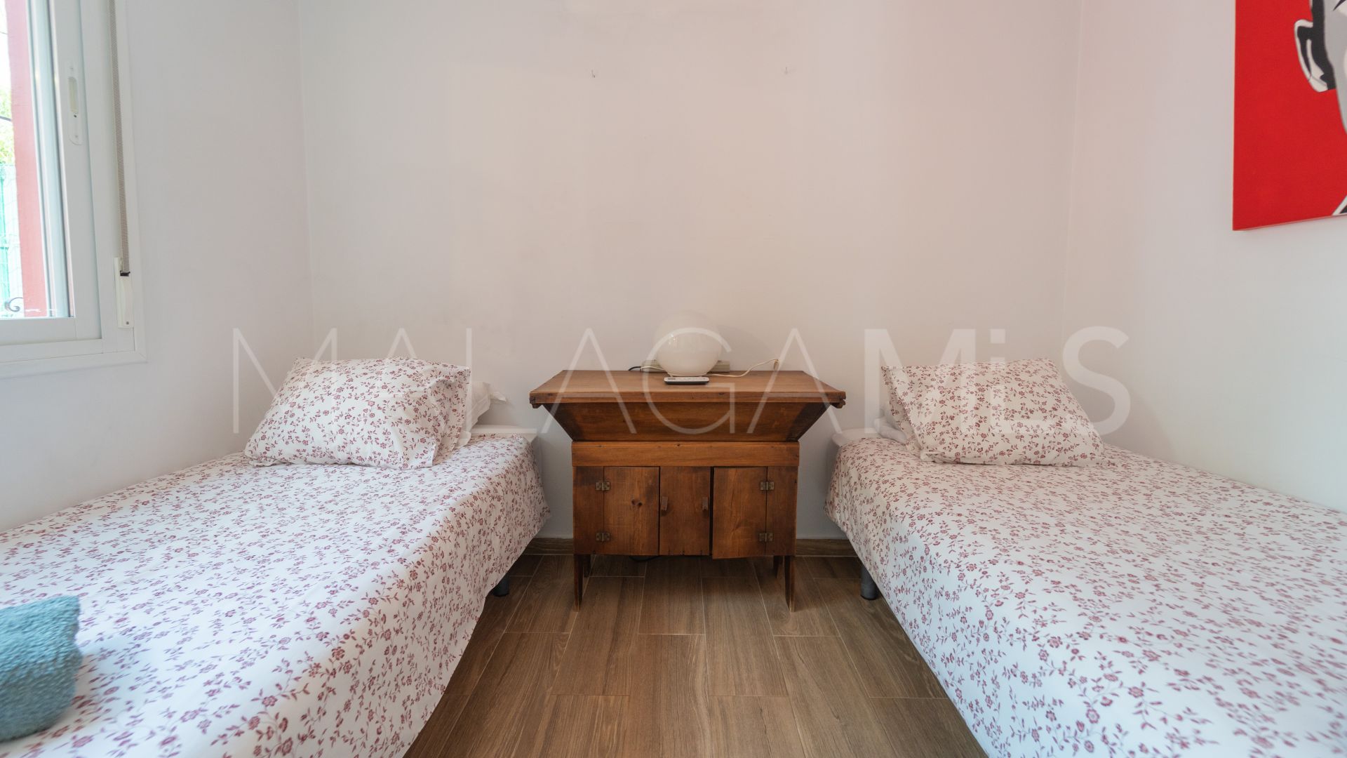 Villa for sale in Nueva Andalucia