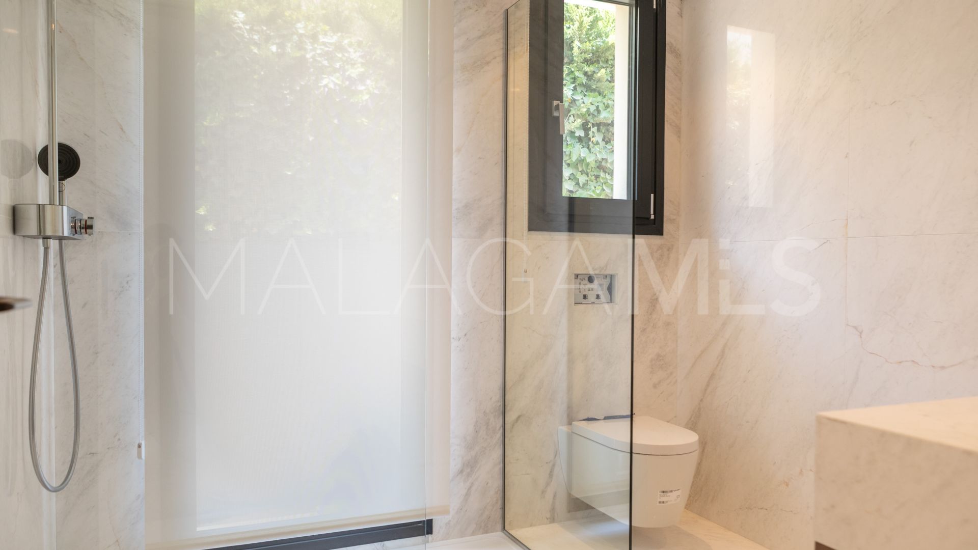 For sale villa with 4 bedrooms in Elviria