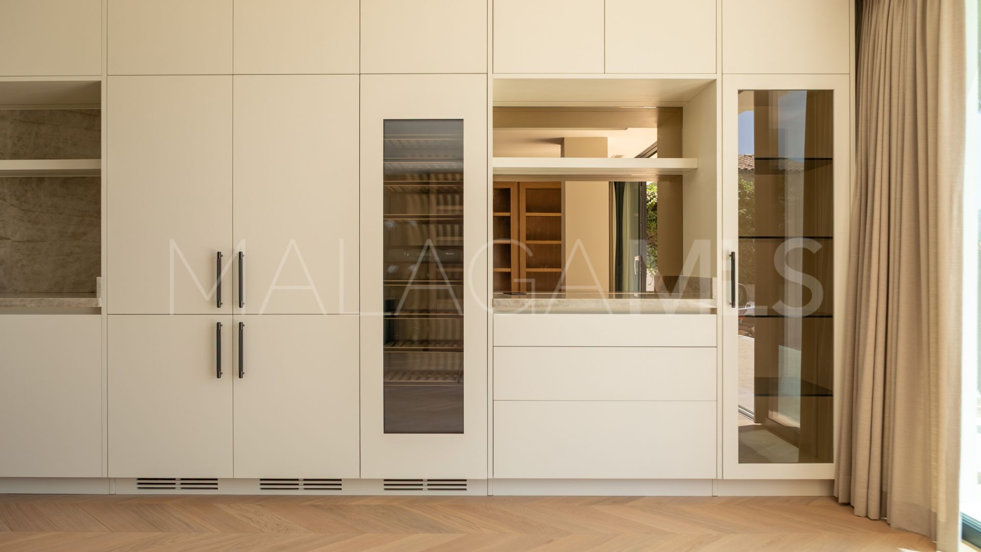 For sale villa with 4 bedrooms in Elviria