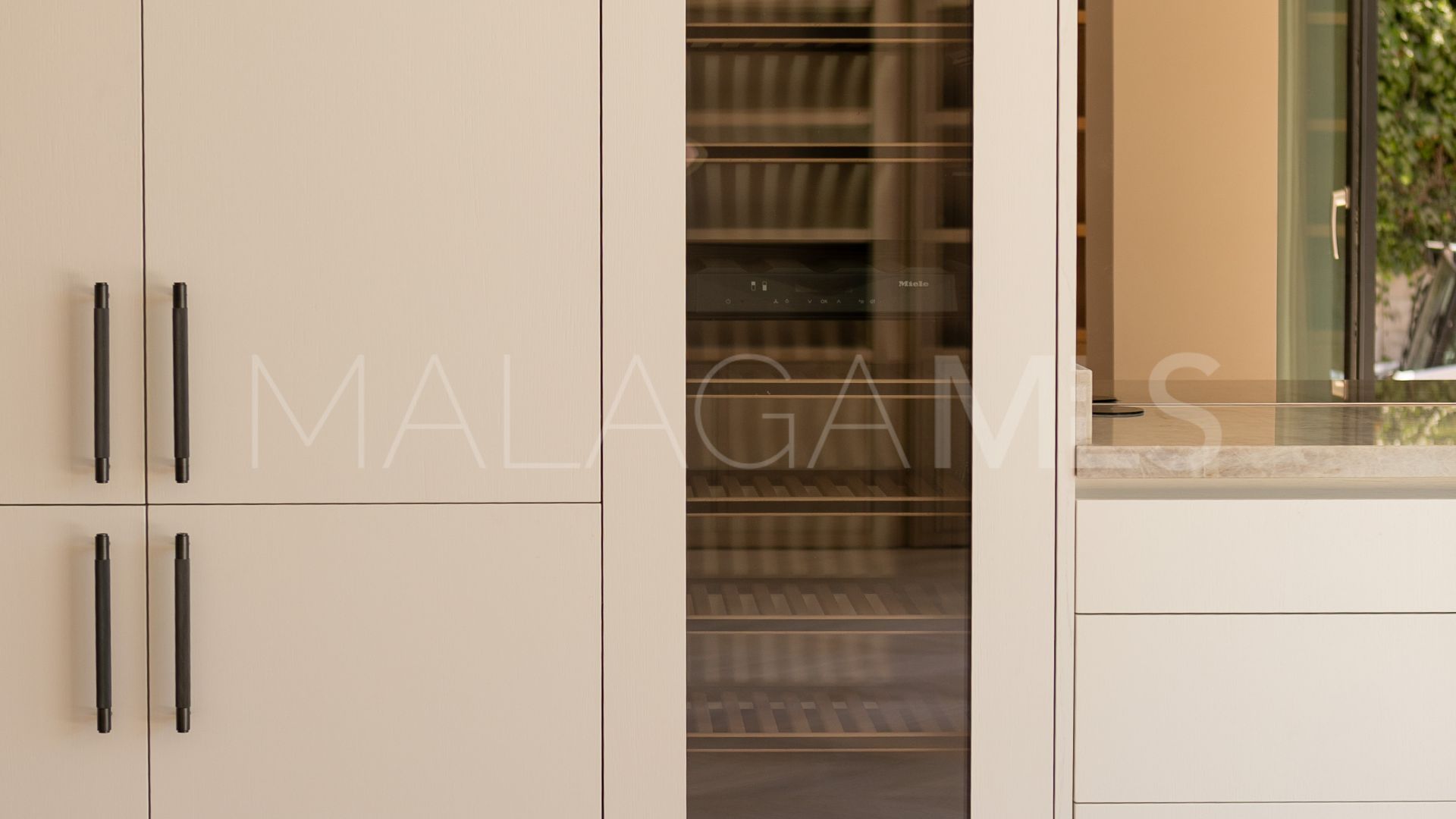 For sale villa with 4 bedrooms in Elviria