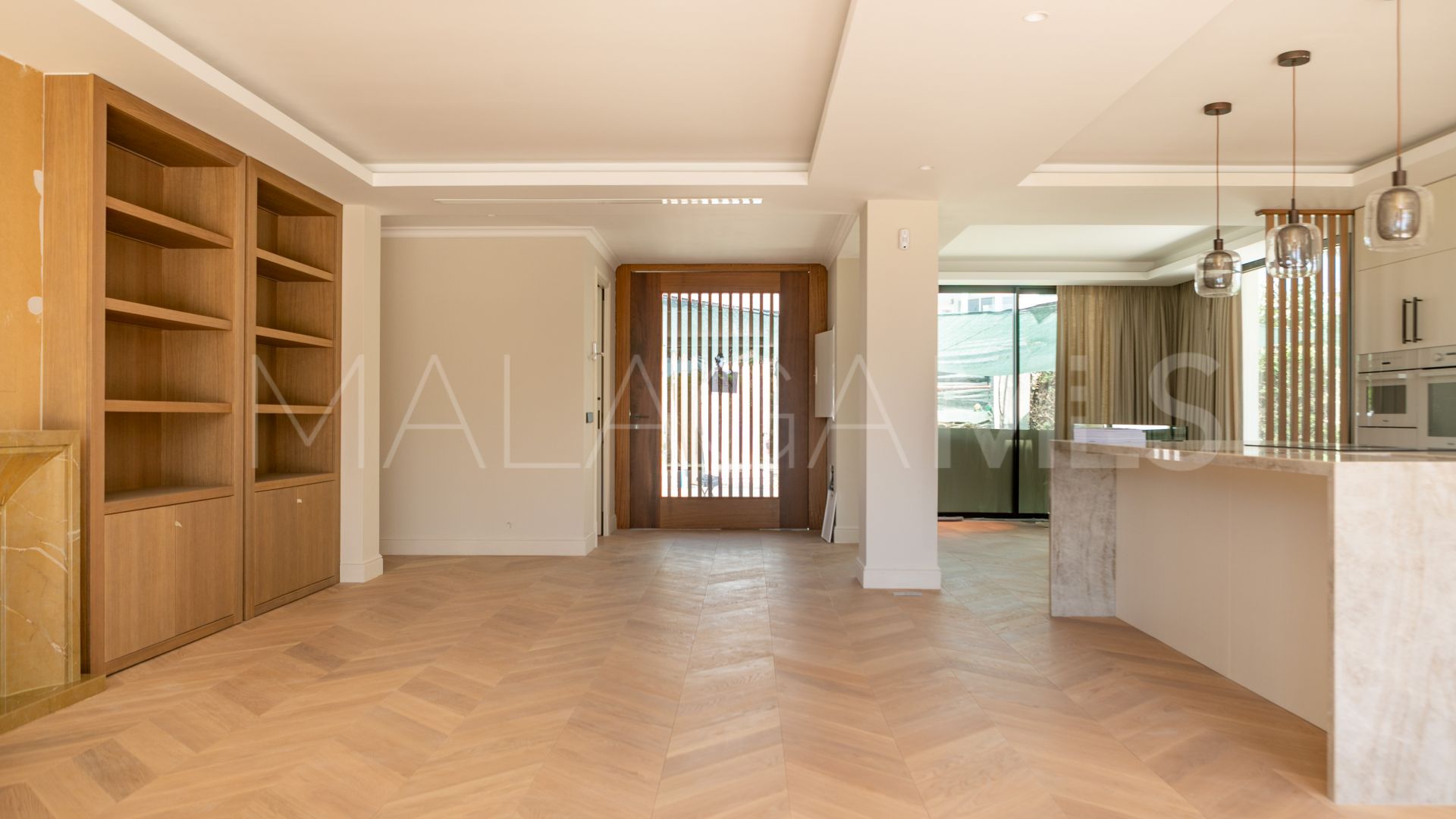 For sale villa with 4 bedrooms in Elviria