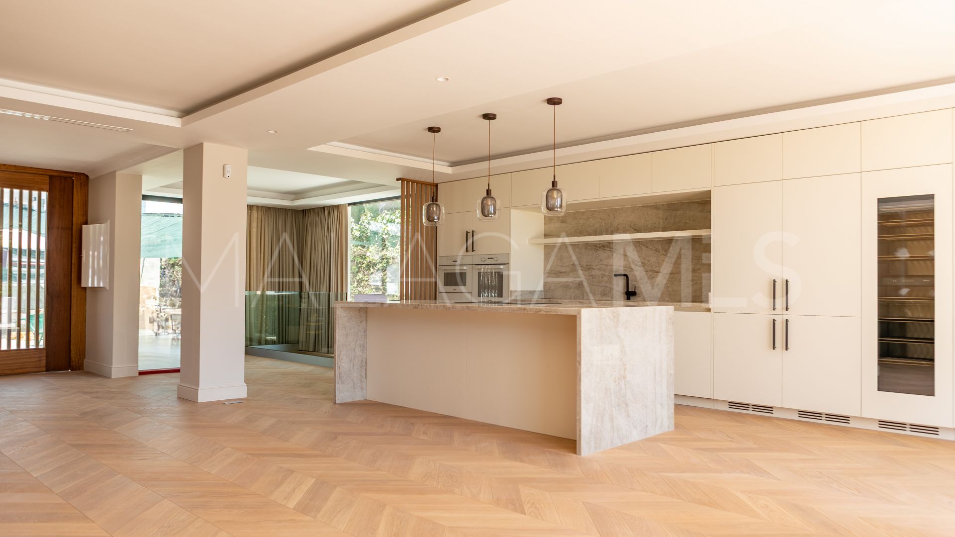 For sale villa with 4 bedrooms in Elviria