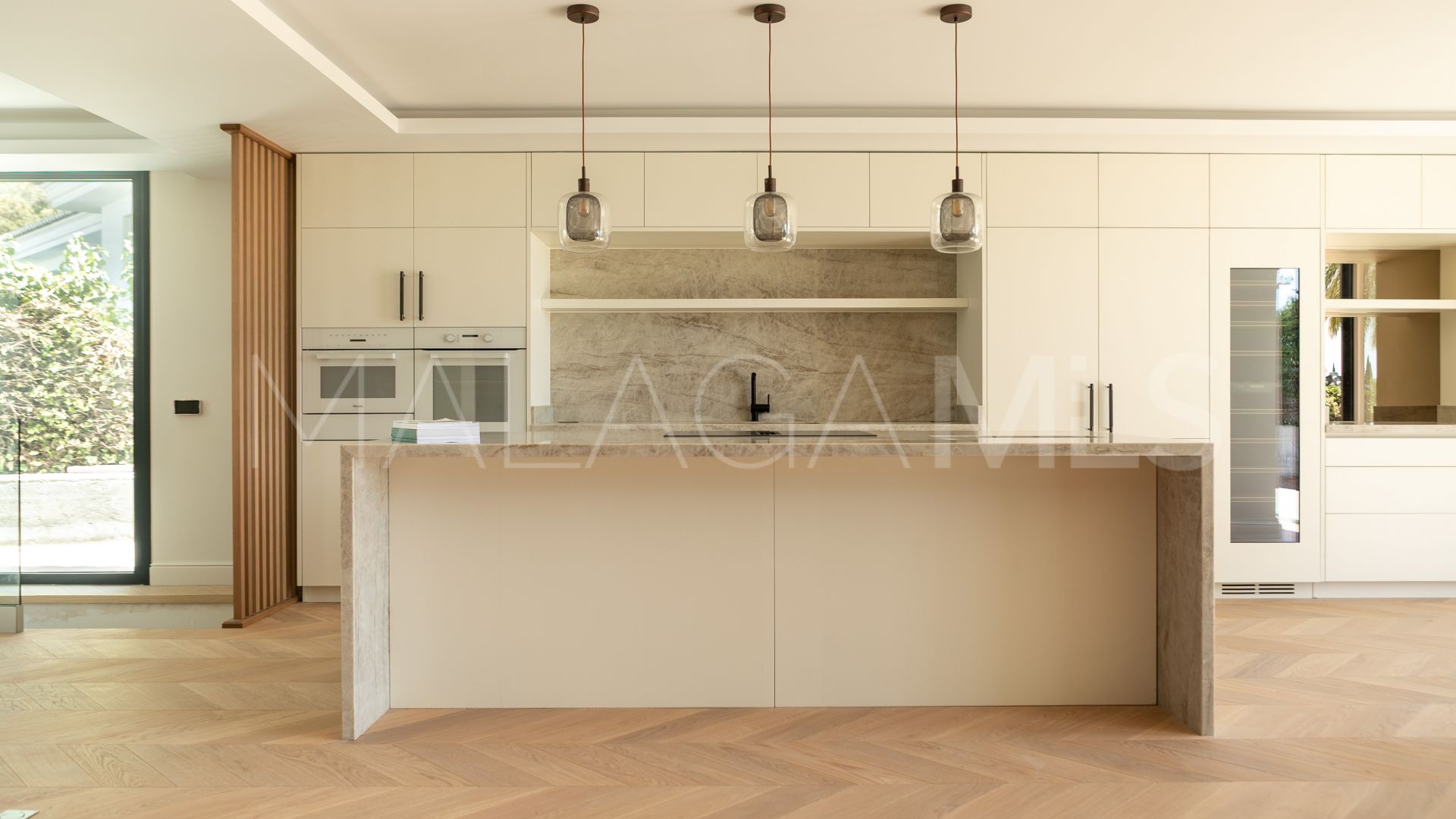 For sale villa with 4 bedrooms in Elviria