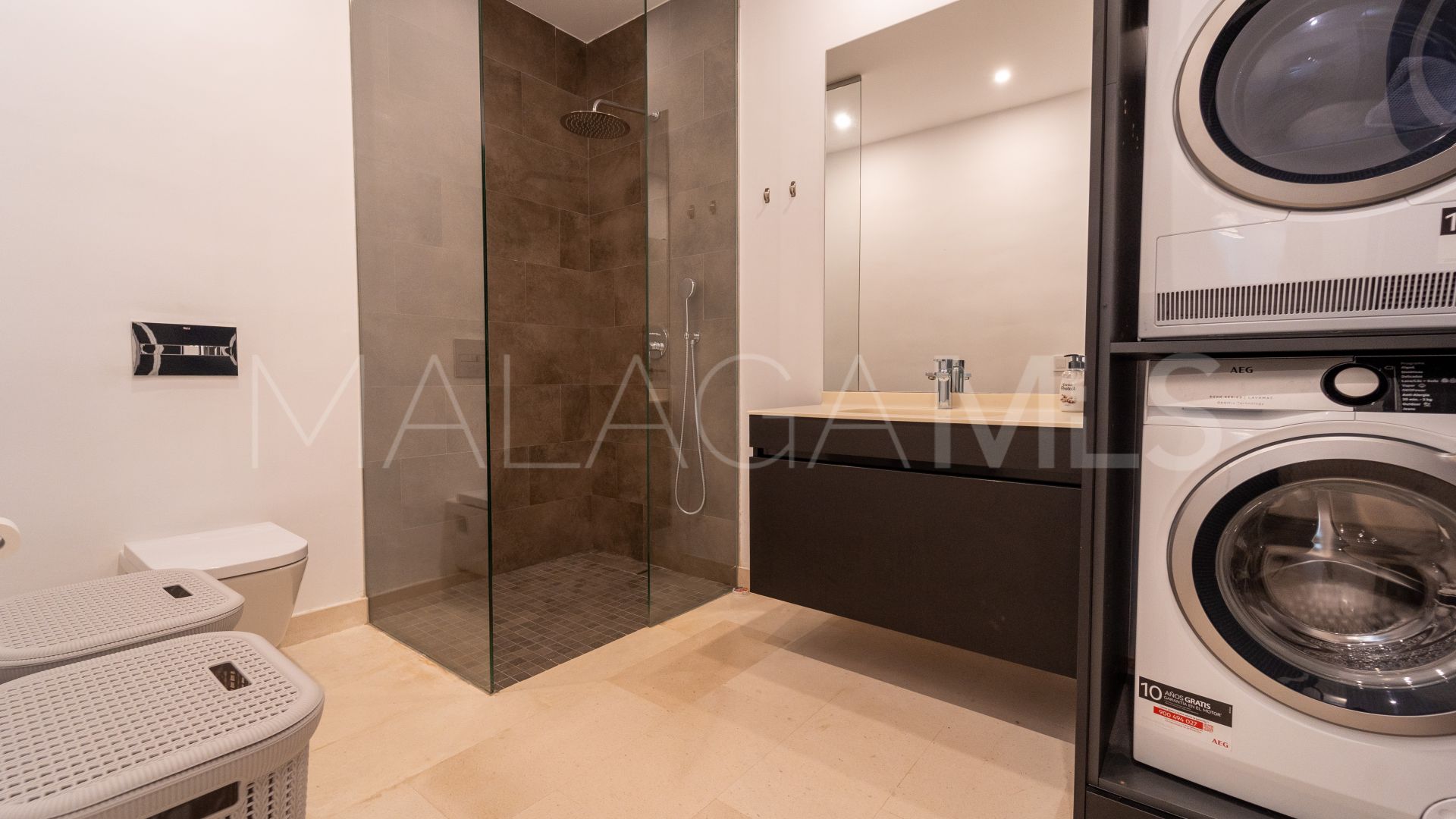 5 bedrooms semi detached villa for sale in Cabopino