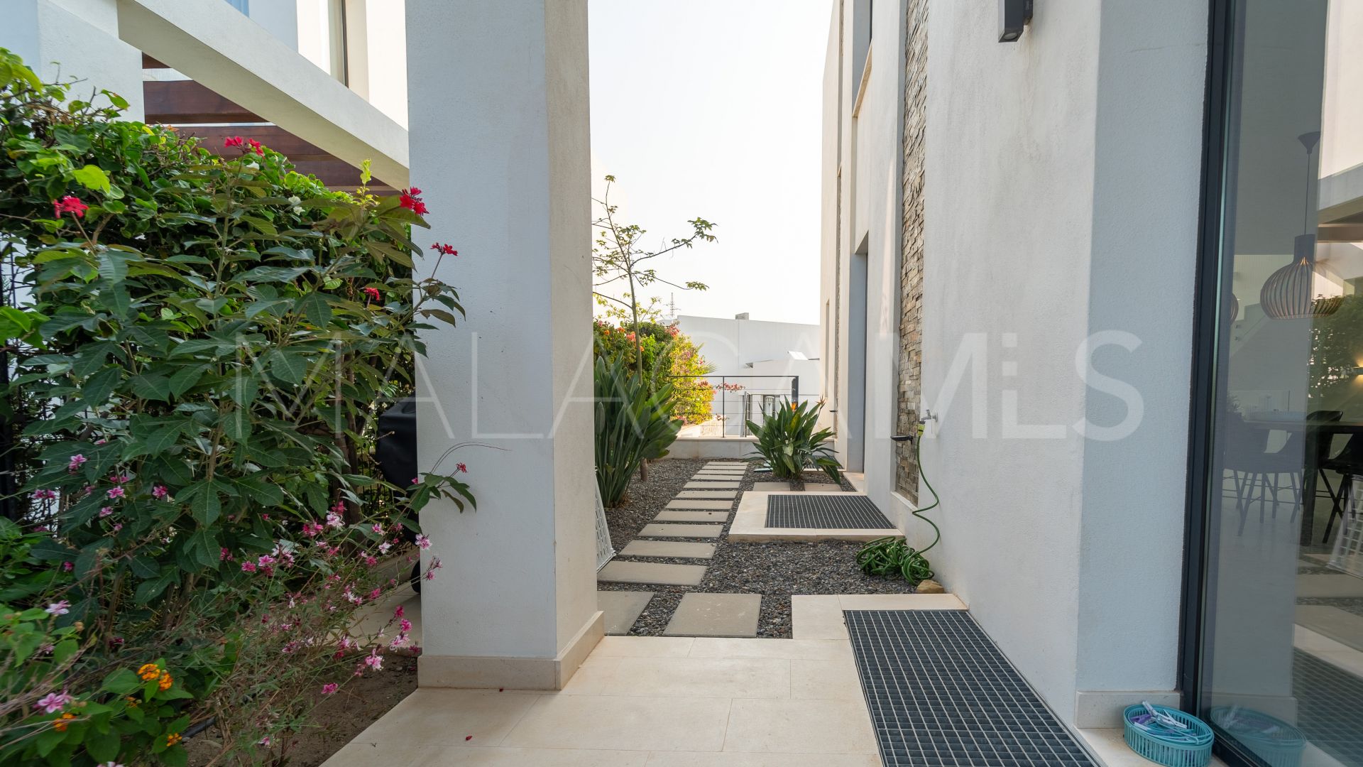 5 bedrooms semi detached villa for sale in Cabopino