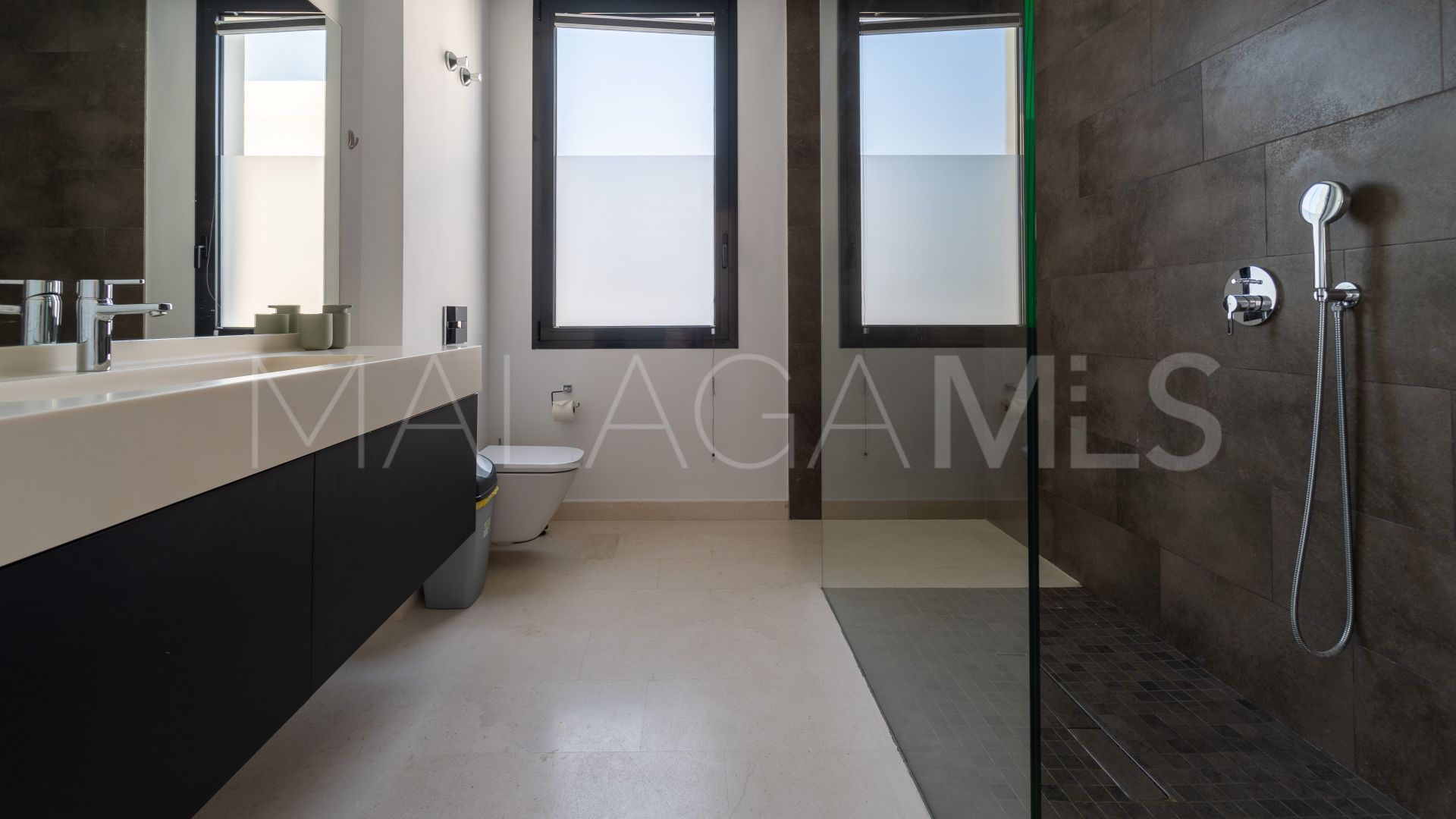 5 bedrooms semi detached villa for sale in Cabopino