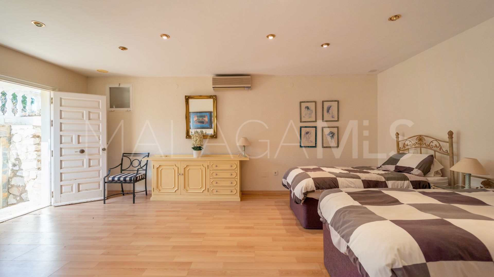 For sale villa in El Chaparral with 5 bedrooms