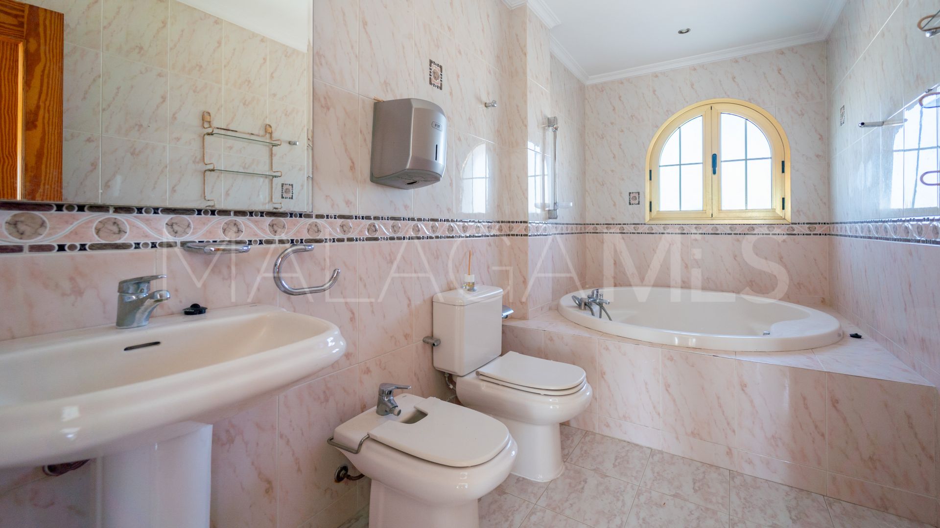 Villa for sale in Cerrado del Aguila