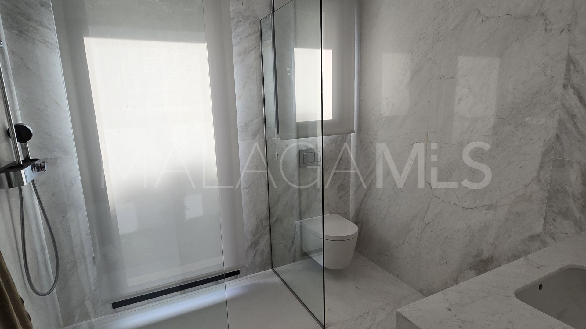 Villa for sale in Elviria