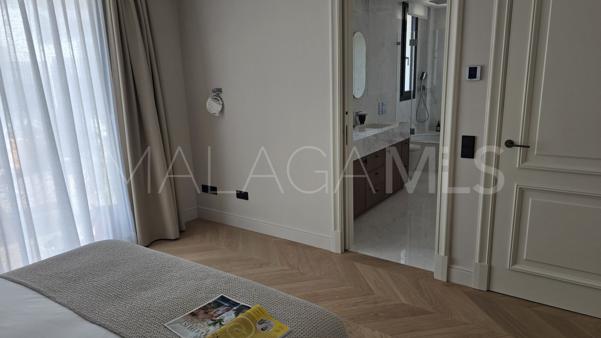 Villa for sale in Elviria