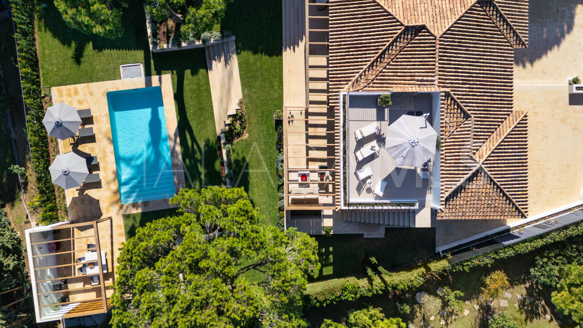 Villa for sale in Elviria