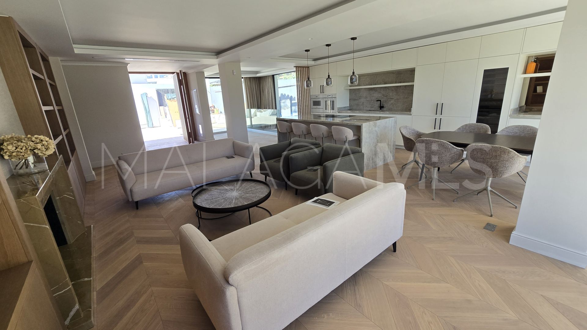 Villa for sale in Elviria