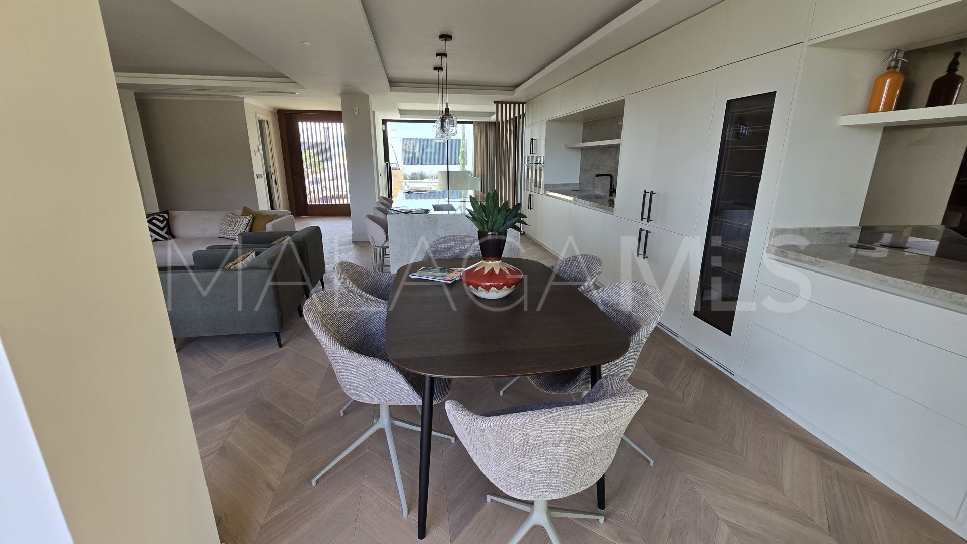 Villa for sale in Elviria