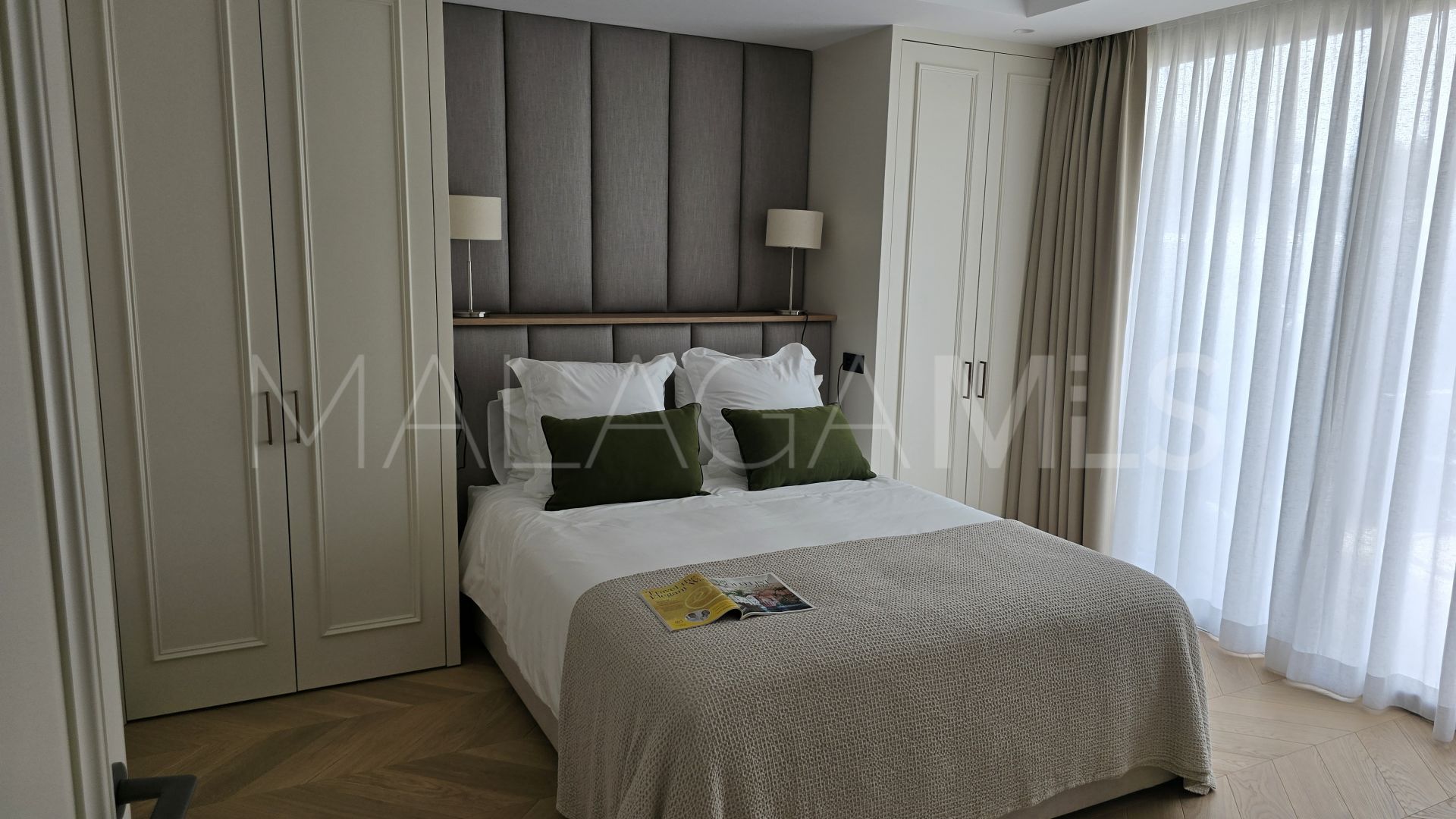 Villa for sale in Elviria