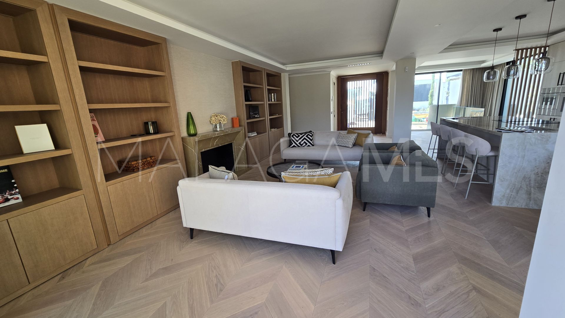 Villa for sale in Elviria