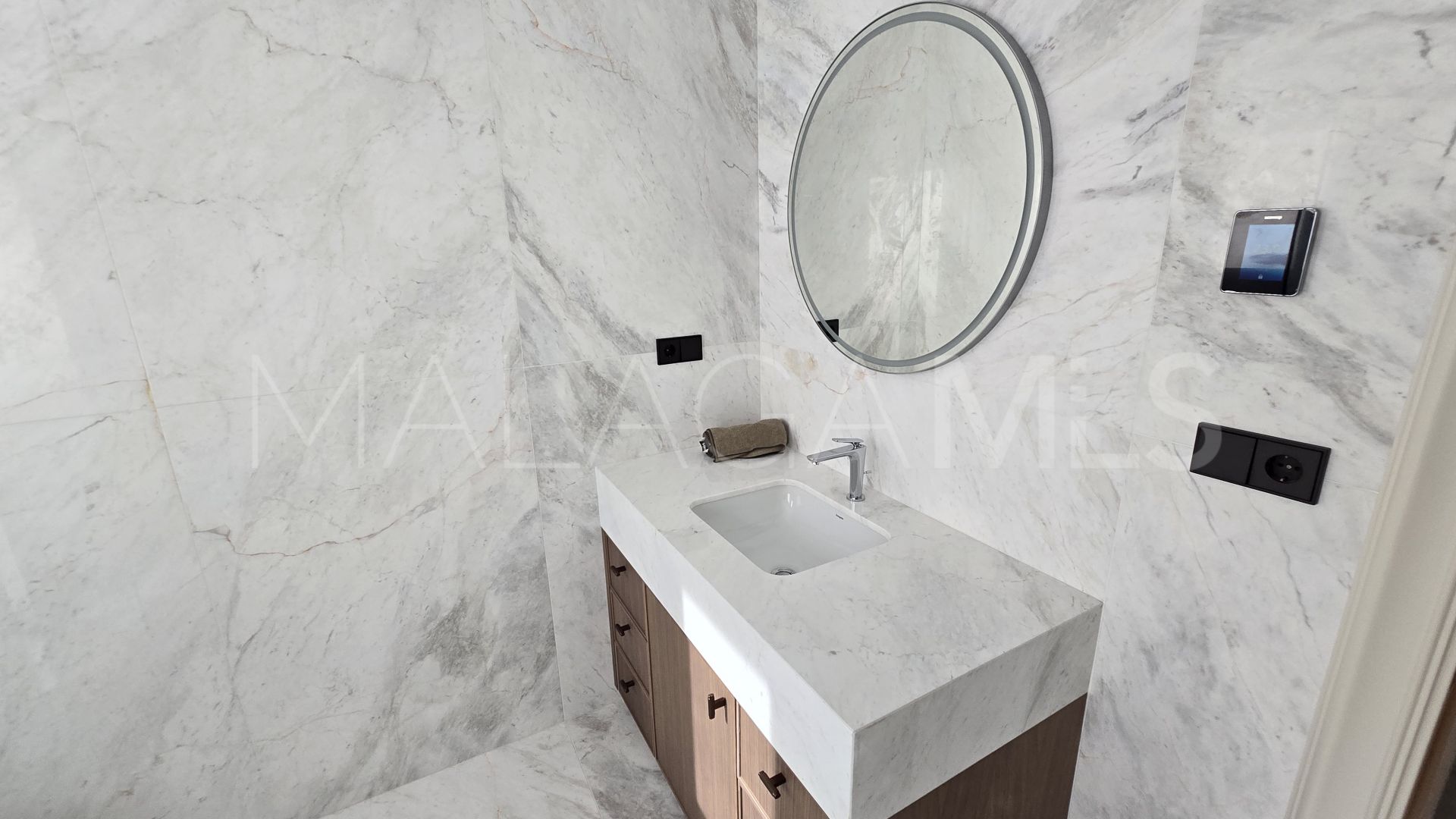 Villa for sale in Elviria