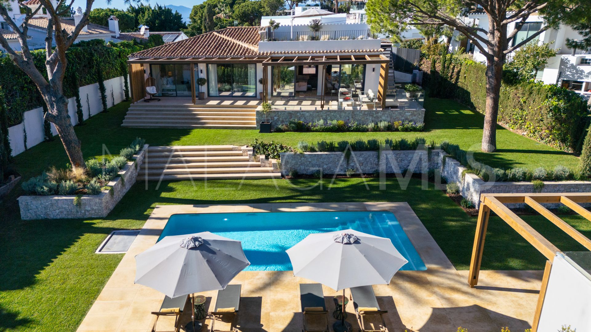 Villa for sale in Elviria
