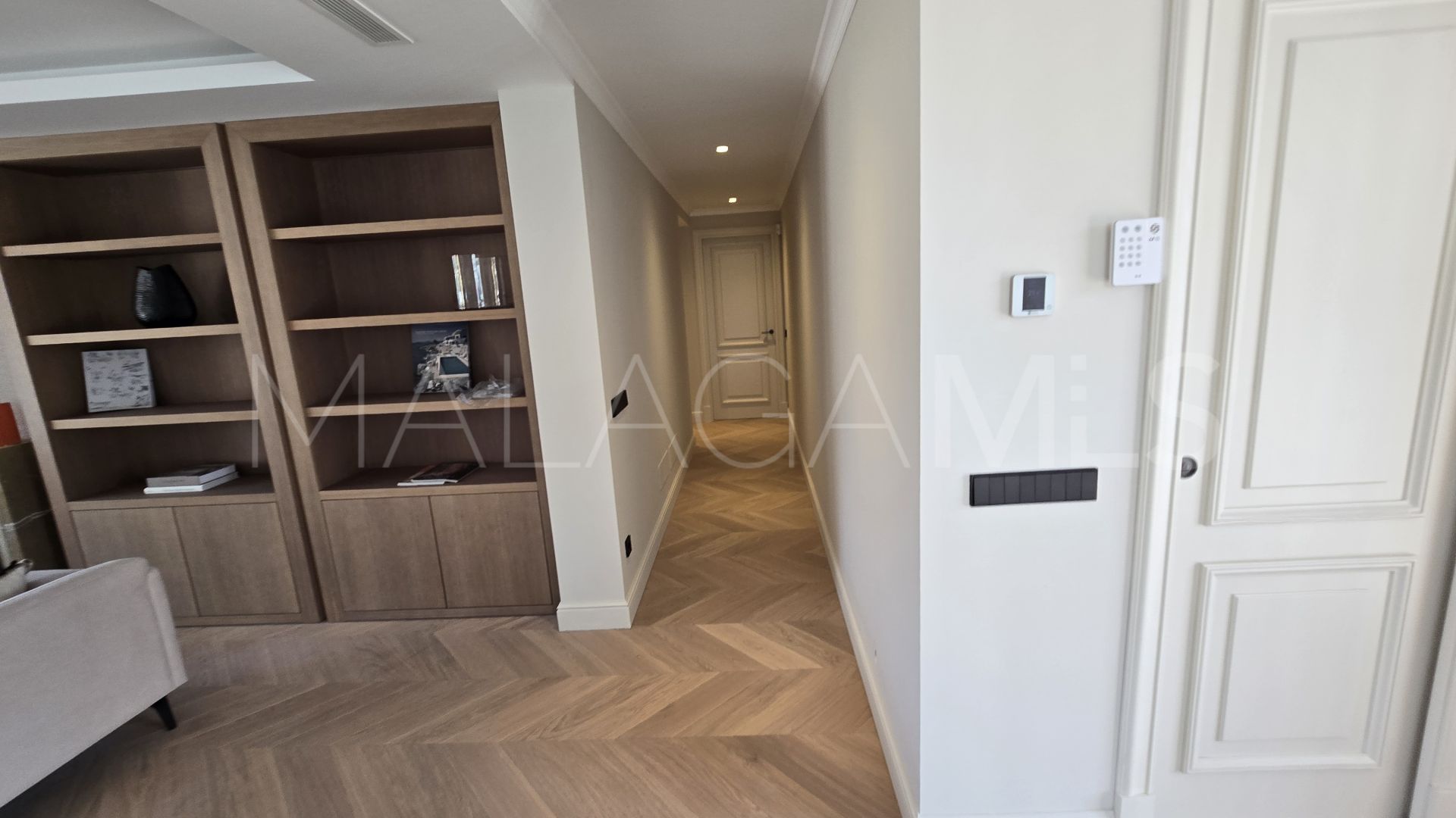 Villa for sale in Elviria